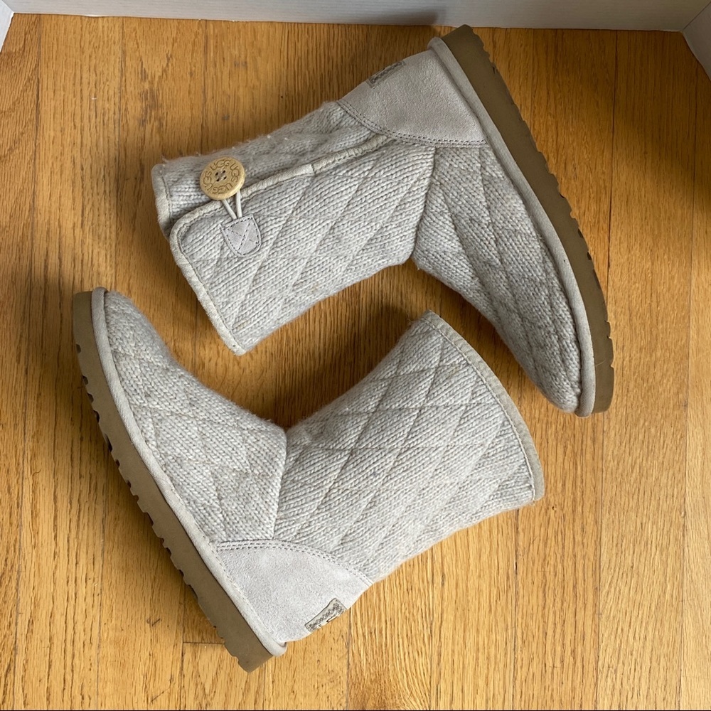UGG || Australian Mountain Quilted Short Boot; Quilted Design; Size 7; S/N 3176